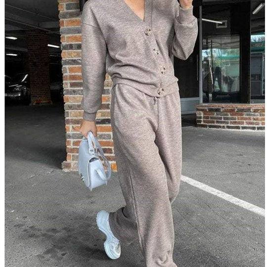 EB | Zweiteilig: Strickjacke mit Knopfleiste und passender Hose