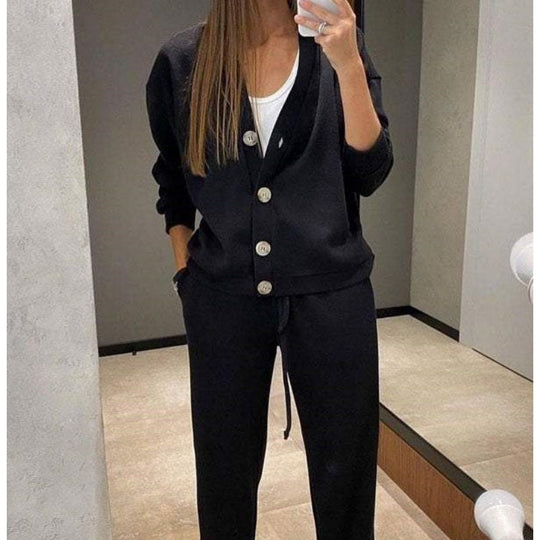 EB | Zweiteilig: Strickjacke mit Knopfleiste und passender Hose