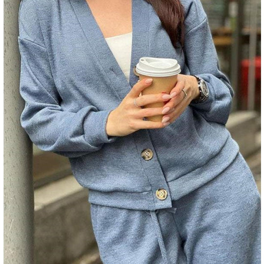 EB | Zweiteilig: Strickjacke mit Knopfleiste und passender Hose