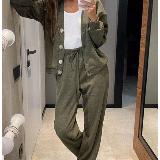 EB | Zweiteilig: Strickjacke mit Knopfleiste und passender Hose