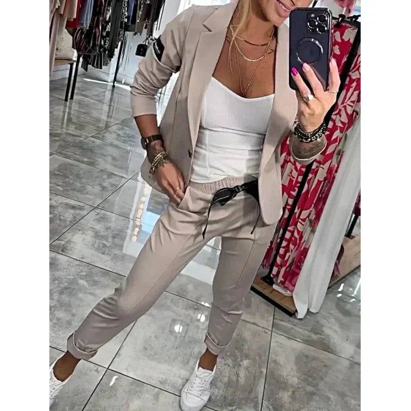 EB | 2-Teiliges Set Bestehend aus Einem Lässigen Blazer und Einer Hose
