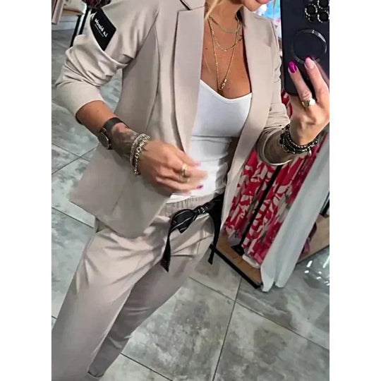 EB | 2-Teiliges Set Bestehend aus Einem Lässigen Blazer und Einer Hose