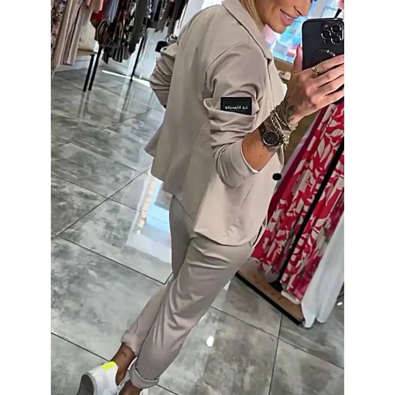 EB | 2-Teiliges Set Bestehend Aus Einem Lässigen Blazer und Einer Hose