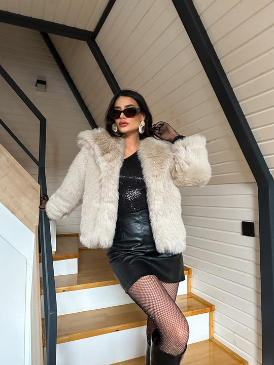 EB | Luxuriöse Pelzjacke Faux Fur Elegant und Trendy