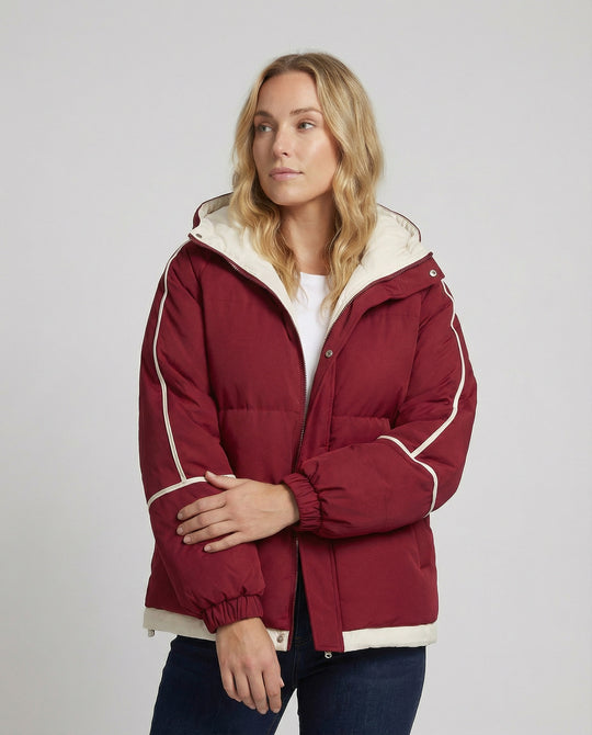 Damen Hochwertige Winterjacke mit isolierender Kapuze EB