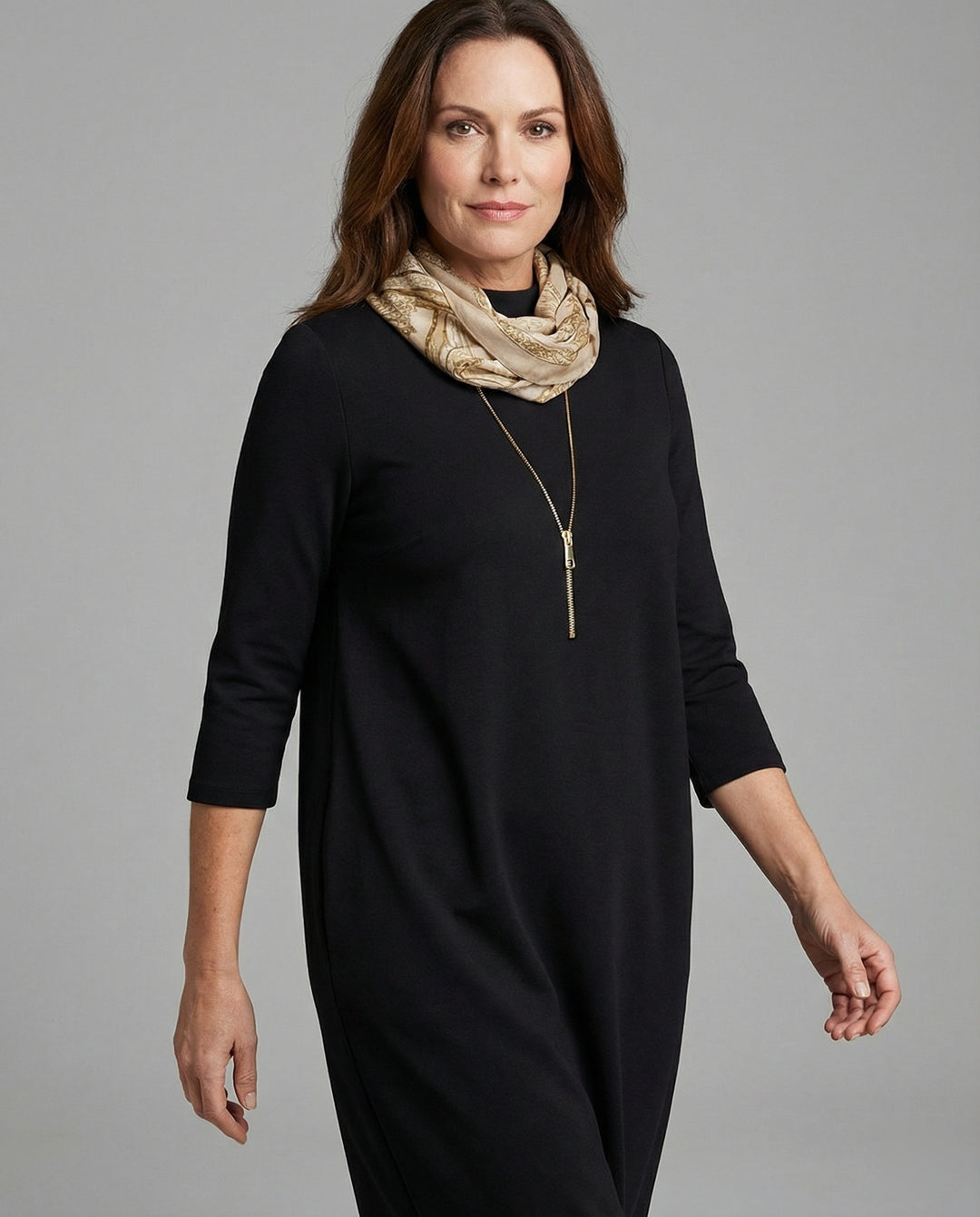 EB | Einfarbiges Kleid mit Rundhalsausschnitt und Tasche