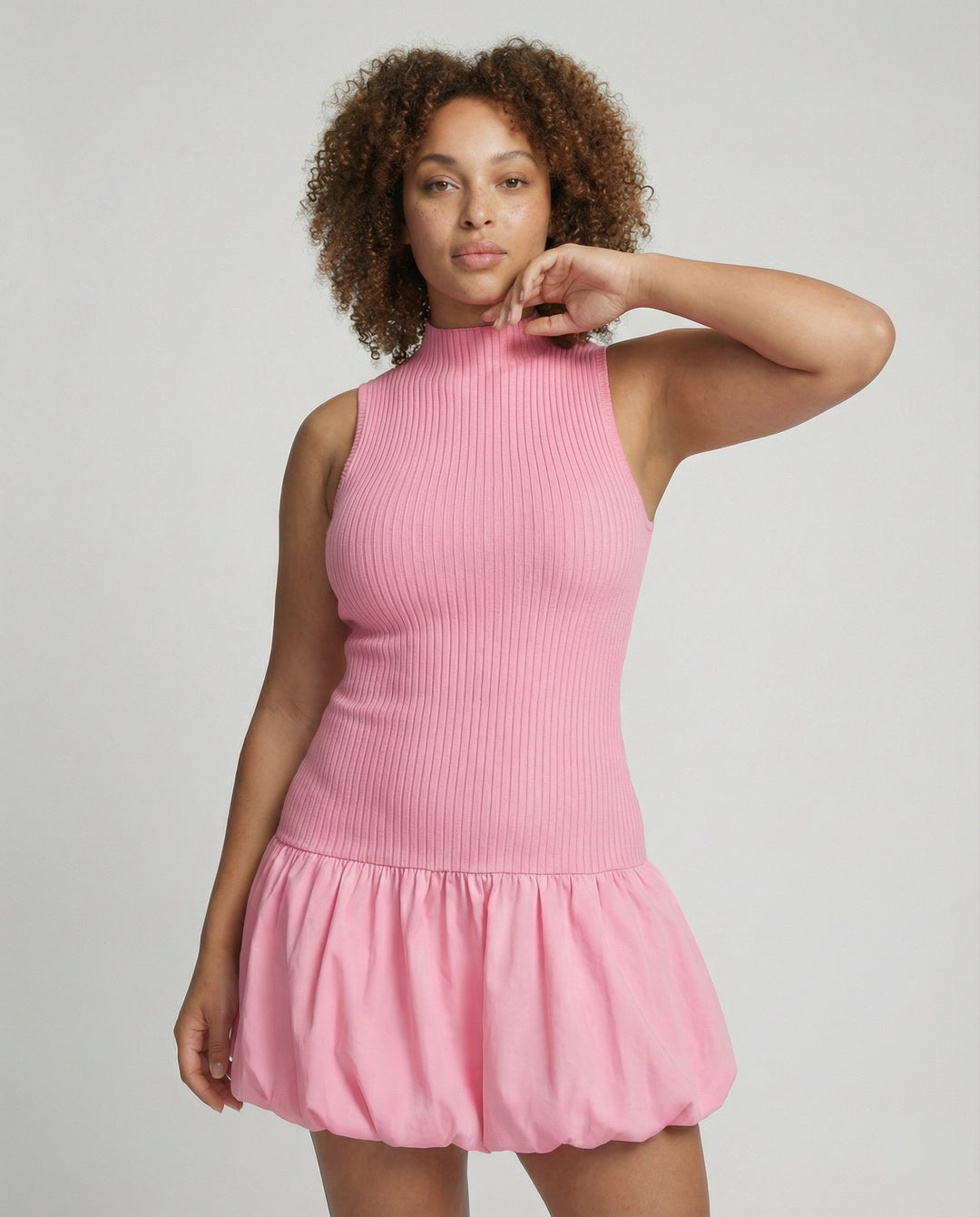 Damen Kleid mit ärmellosem, figurbetontem Oberteil und voluminösem Rock EB