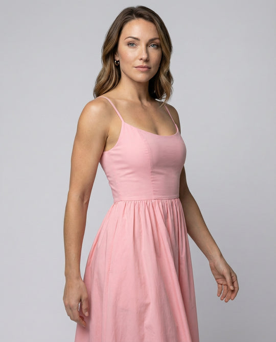 EB | Einfarbiges Kleid mit U-Ausschnitt und Strapsen