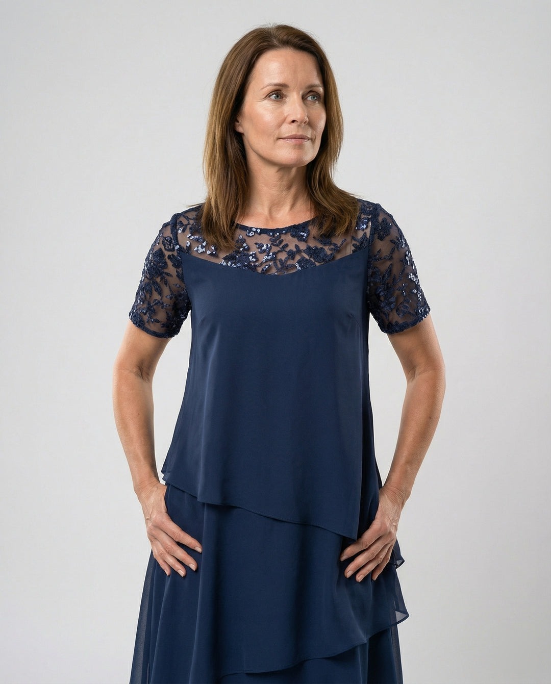 Damen Elegantes Schichtkleid mit Spitzenärmel und asymmetrischem Saum EB