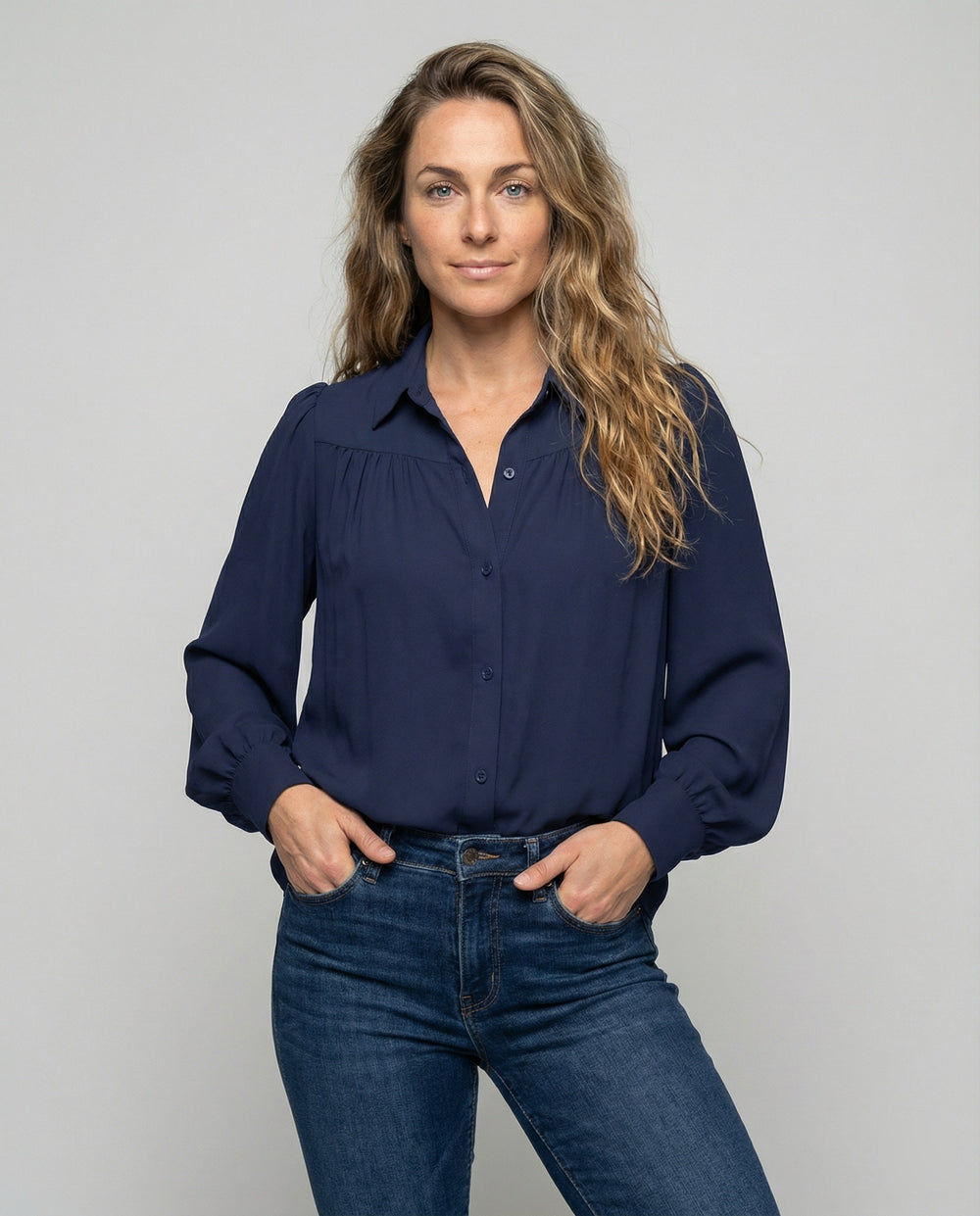 Damen Bluse mit voluminösen Ärmeln und eleganten Rüschendetails EB