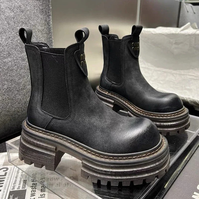 Damen Lederstiefel mit Chunky Plateau & Trendigem Design | EB