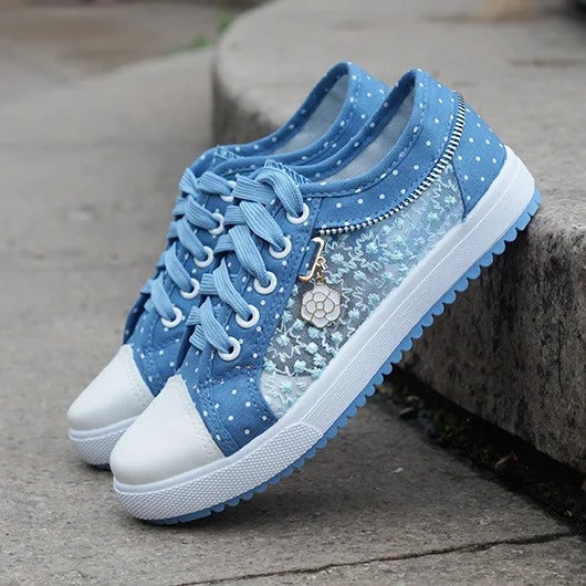 Flache Schuhe mit Spitzenkante EB
