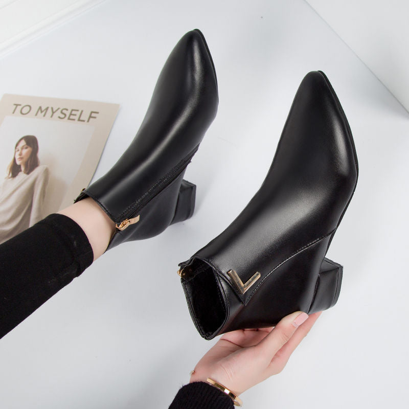 EB | Stiefeletten Wildleder Spitz Zulaufend Blockabsatz Seitenreißverschluss
