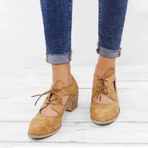 Schmal zulaufende Lederschuhe EB