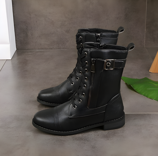 EB | Kurze Stiefel mit dicken Absätzen