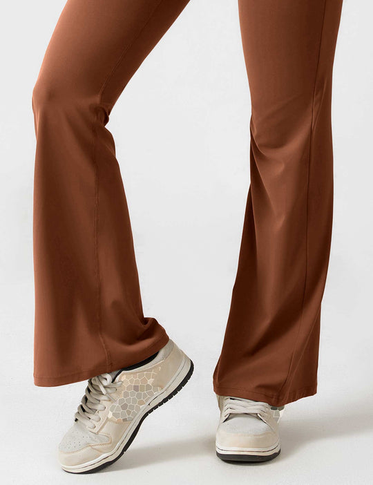 EB | V-Rücken Auslaufender Jumpsuit