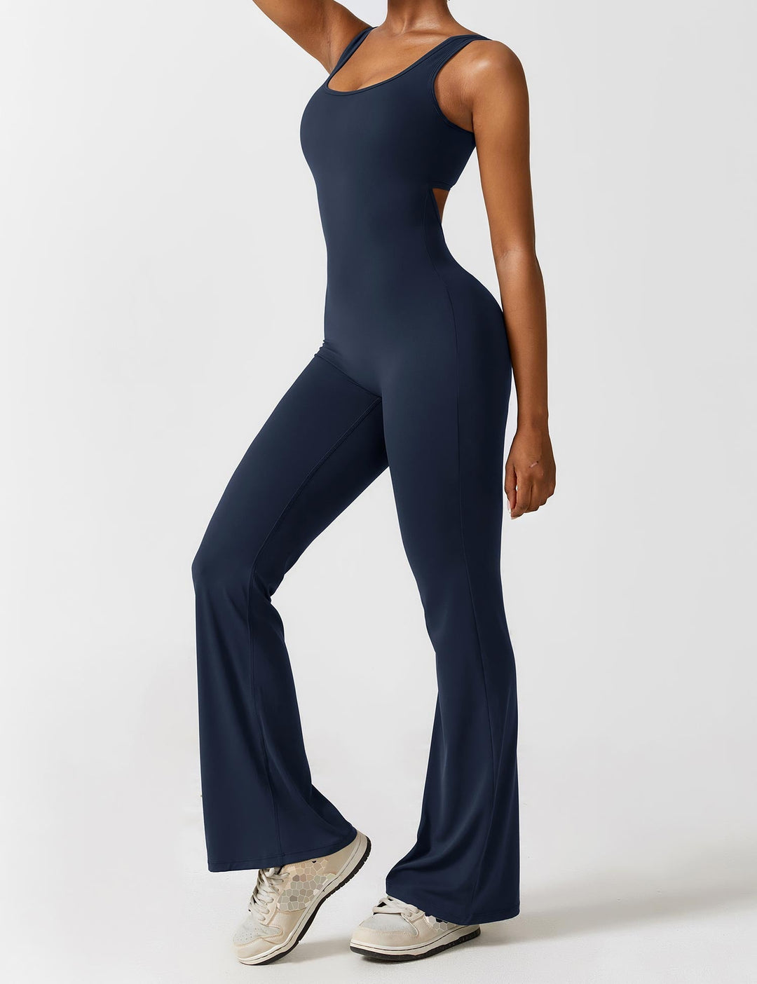 EB | V-Rücken Auslaufender Jumpsuit