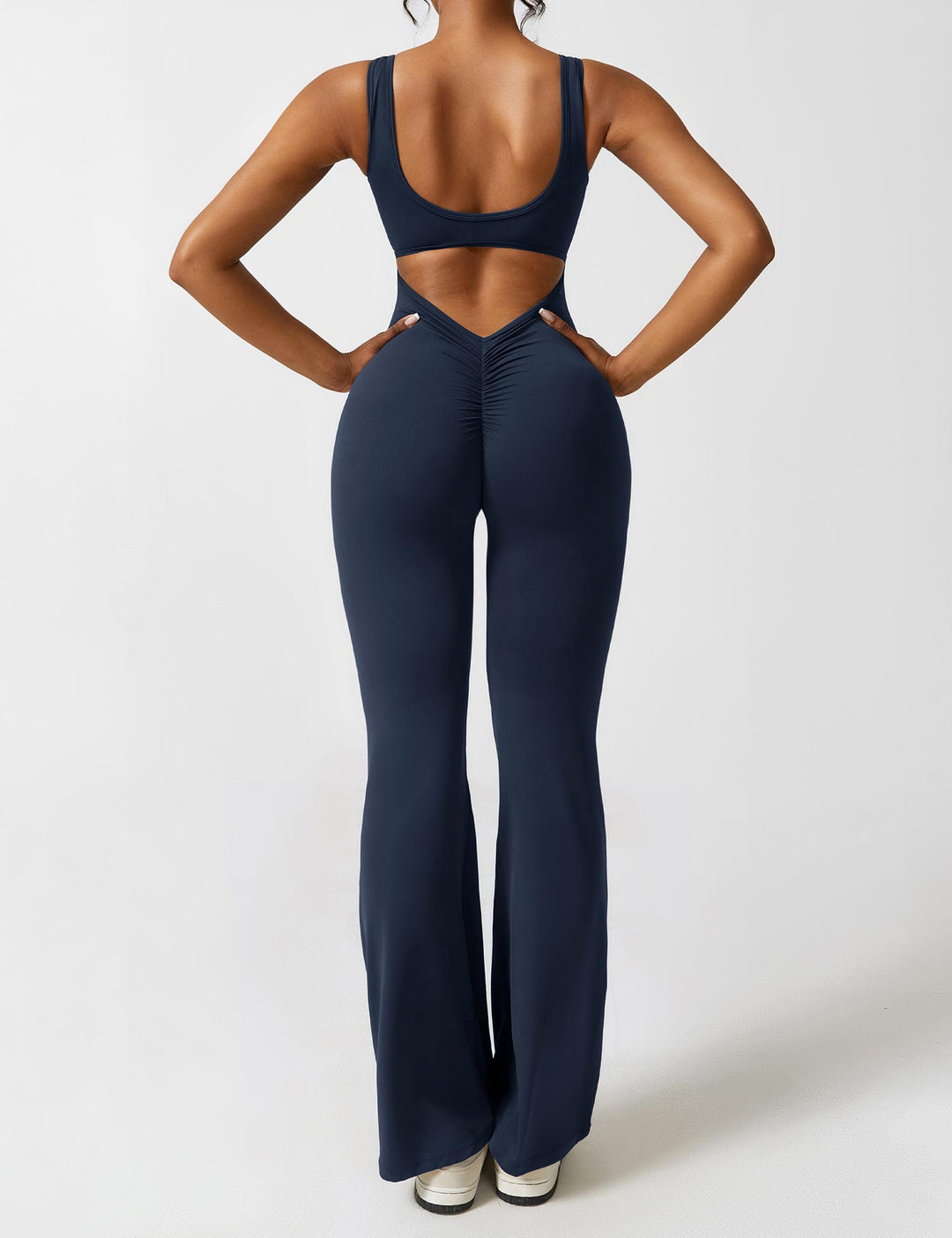 EB | V-Rücken Auslaufender Jumpsuit