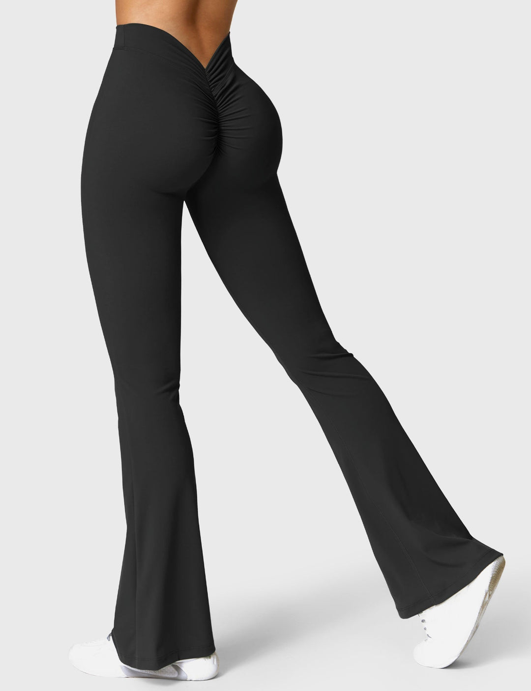 EB | Ausgestellte Leggings mit V-Ausschnitt