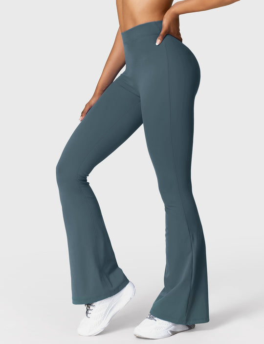 EB | Ausgestellte Leggings mit V-Ausschnitt
