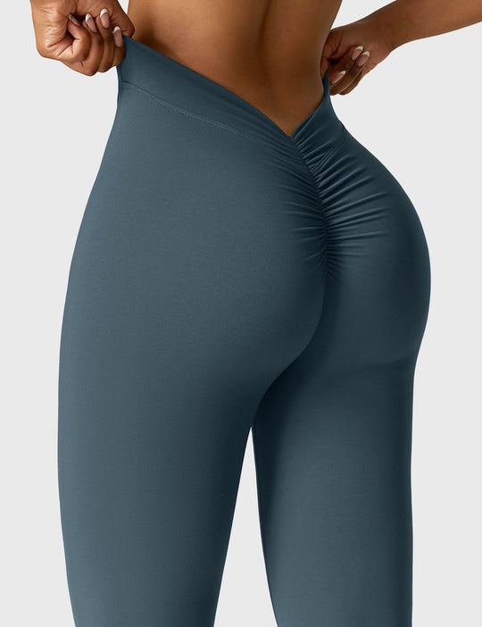 EB | Ausgestellte Leggings mit V-Ausschnitt