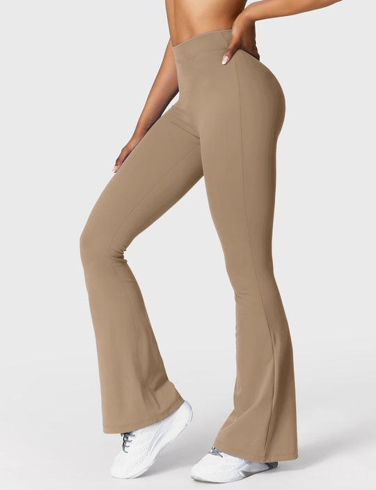 EB | Ausgestellte Leggings mit V-Ausschnitt