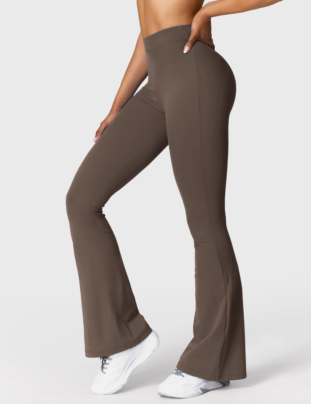 EB | Ausgestellte Leggings mit V-Ausschnitt