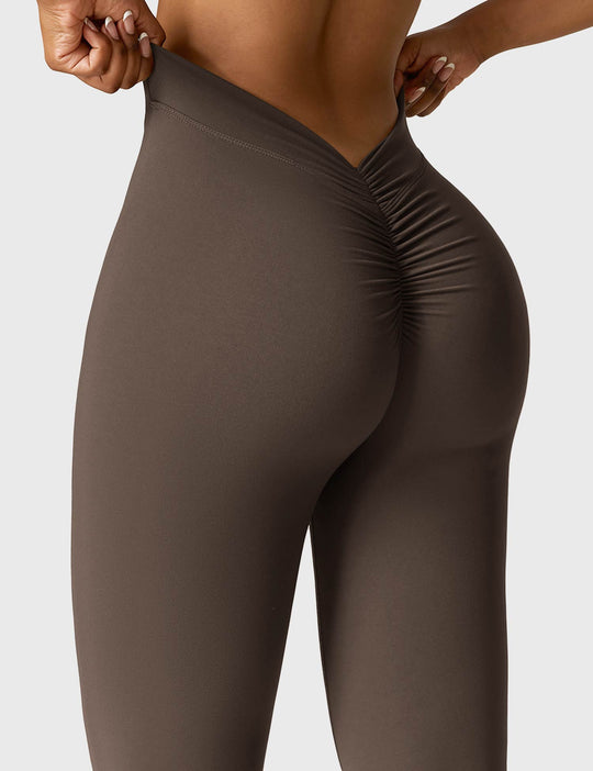 EB | Ausgestellte Leggings mit V-Ausschnitt