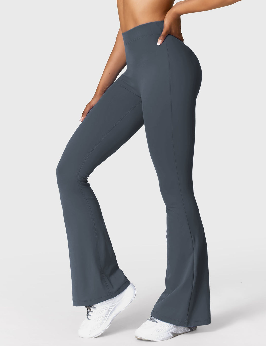 EB | Ausgestellte Leggings mit V-Ausschnitt