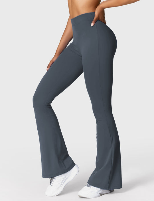 EB | Ausgestellte Leggings mit V-Ausschnitt
