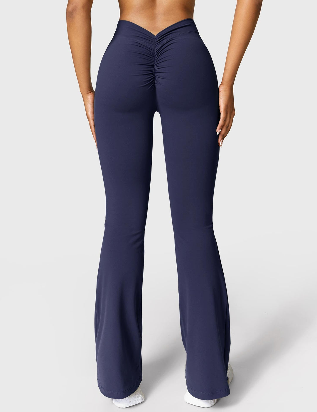 EB | Ausgestellte Leggings mit V-Ausschnitt