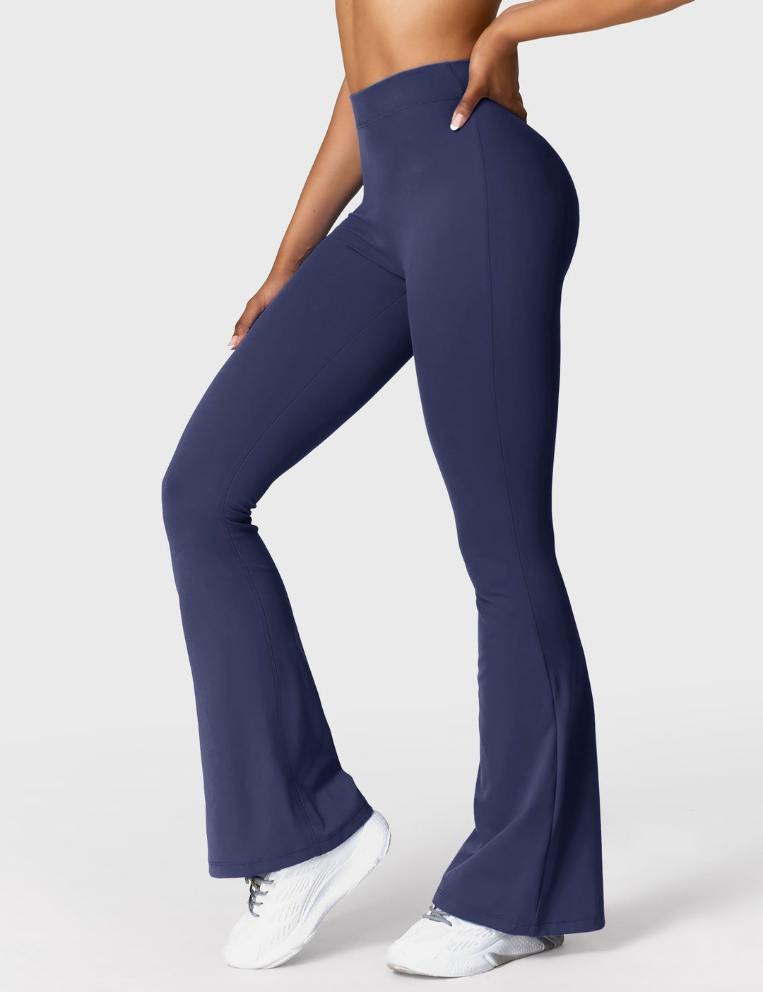 EB | Ausgestellte Leggings mit V-Ausschnitt