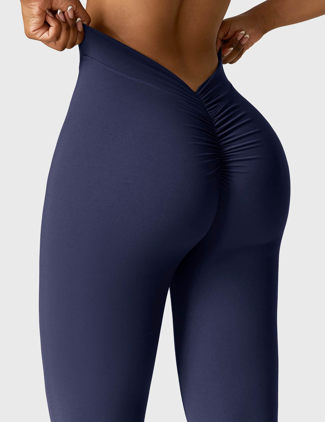 EB | Ausgestellte Leggings mit V-Ausschnitt
