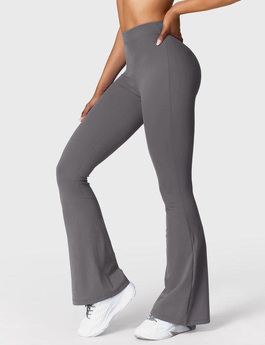 EB | Ausgestellte Leggings mit V-Ausschnitt