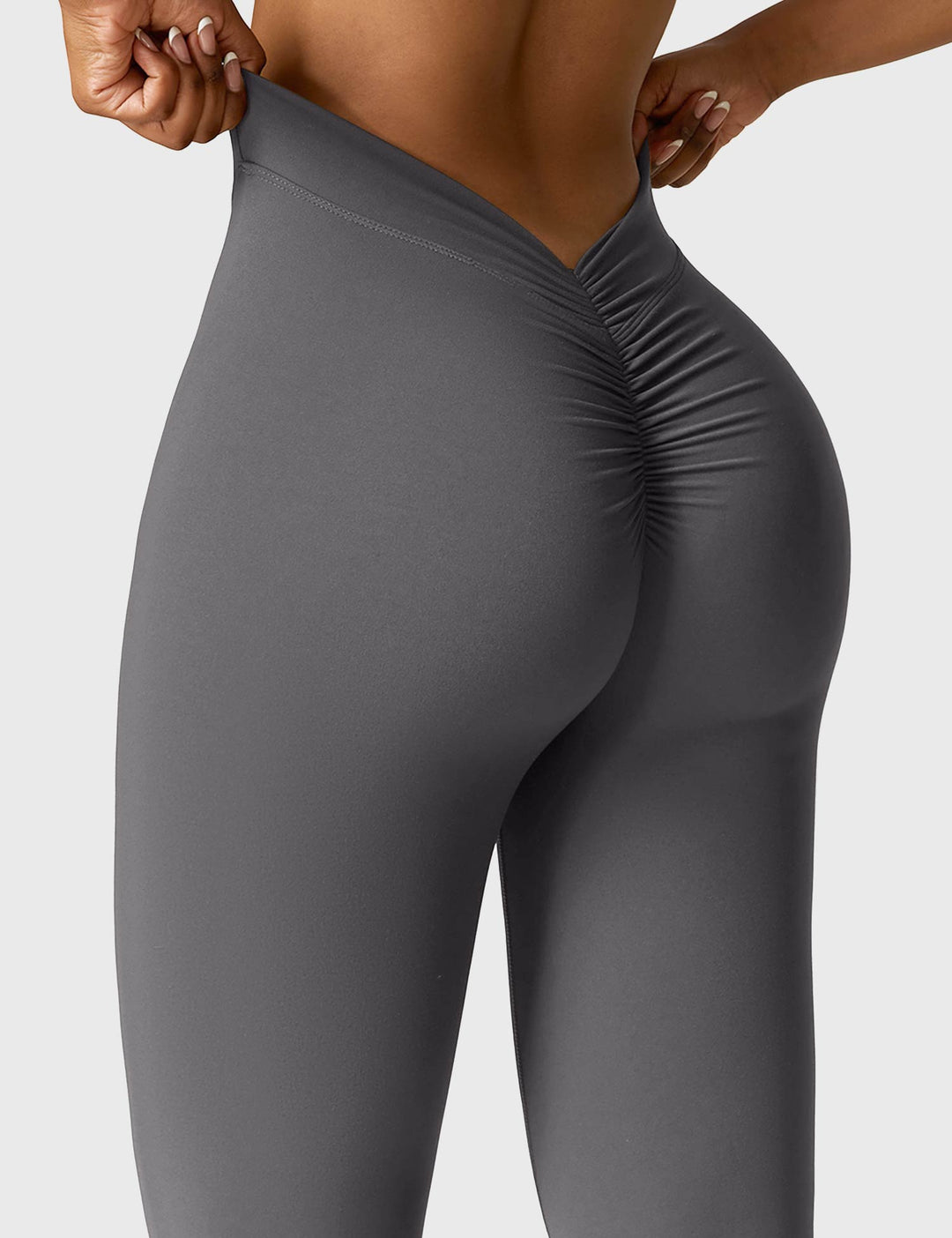 EB | Ausgestellte Leggings mit V-Ausschnitt