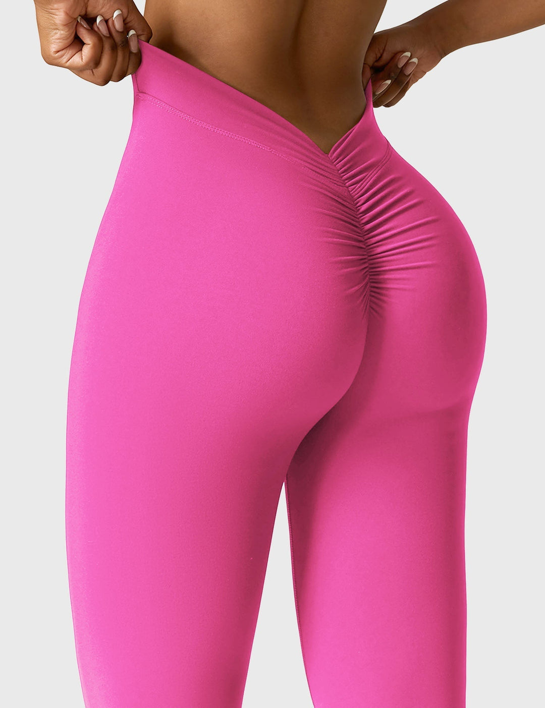 EB | Ausgestellte Leggings mit V-Ausschnitt