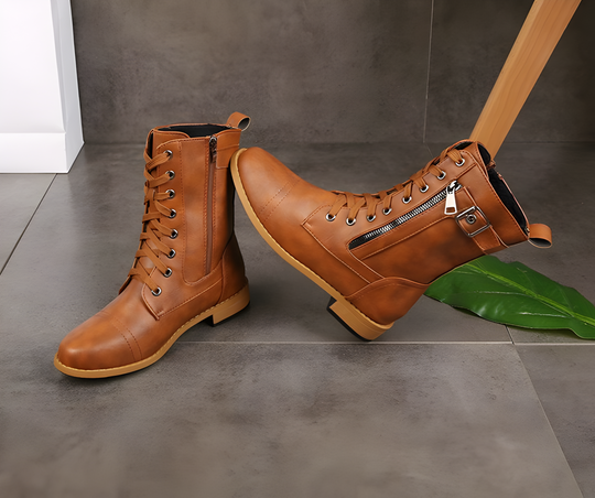 EB | Kurze Stiefel mit dicken Absätzen